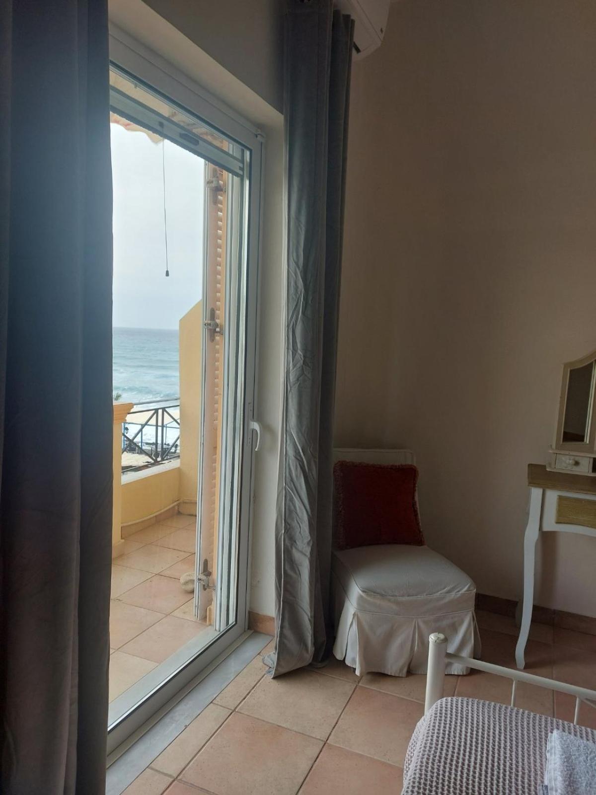 Foivos Seaside Apartments Agios Georgios  Rum bild